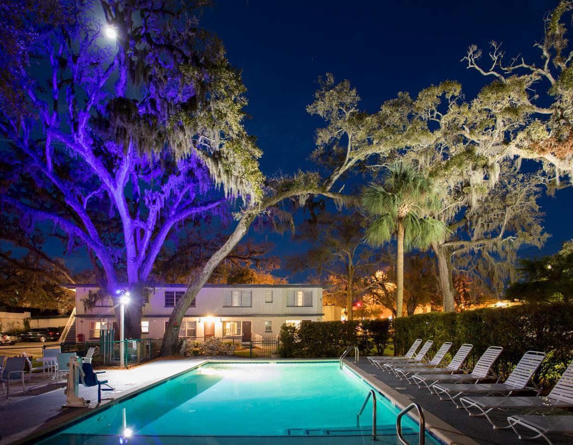 Queen'S Court Inn St. Simons Island Exterior photo